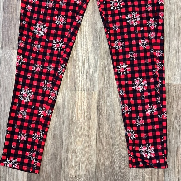 Holiday Winter Snowflake Leggings - Picture 5 of 5